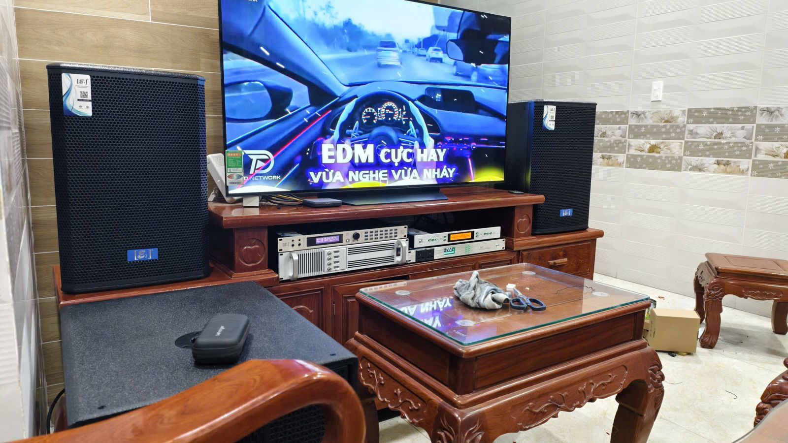 dich-vu-chinh-am-thanh-dan-karaoke-tai-nha-3